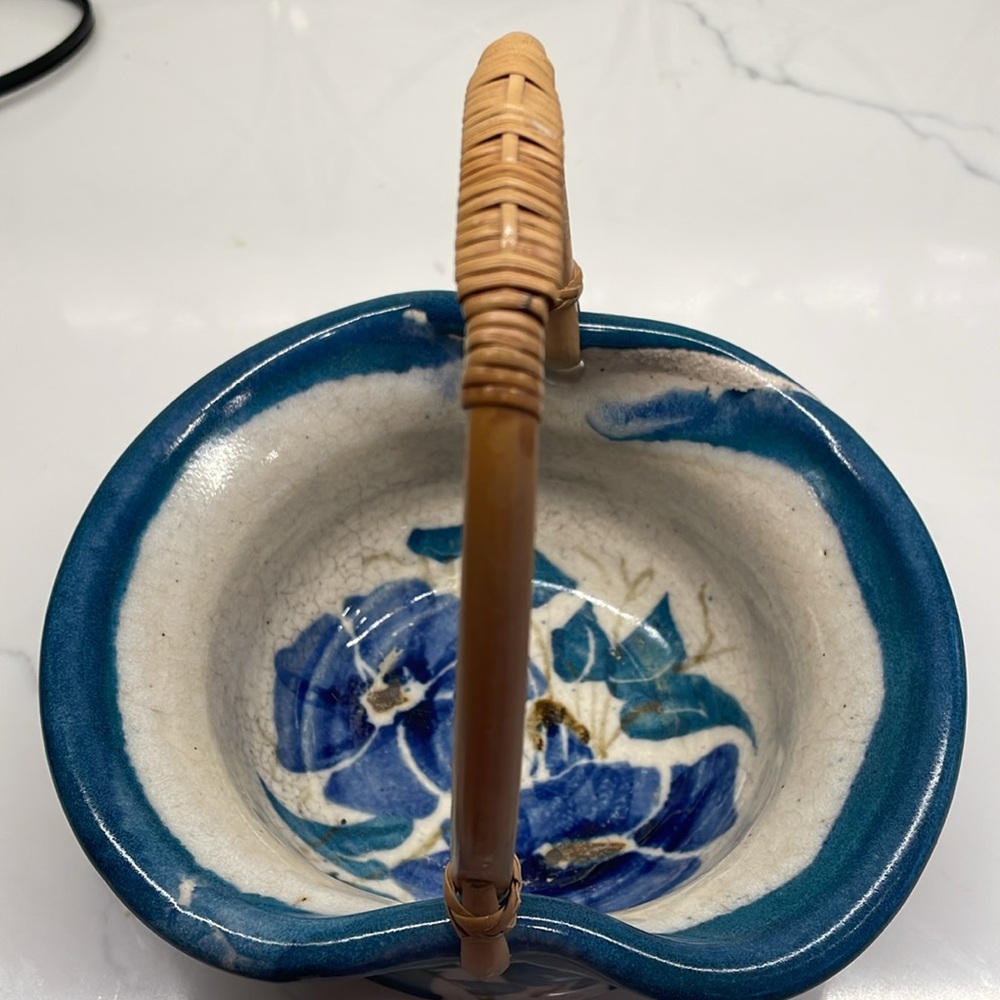 Chatham Pottery Stoneware handled bowl by Gil Wilson signed - Picture 5 of 5